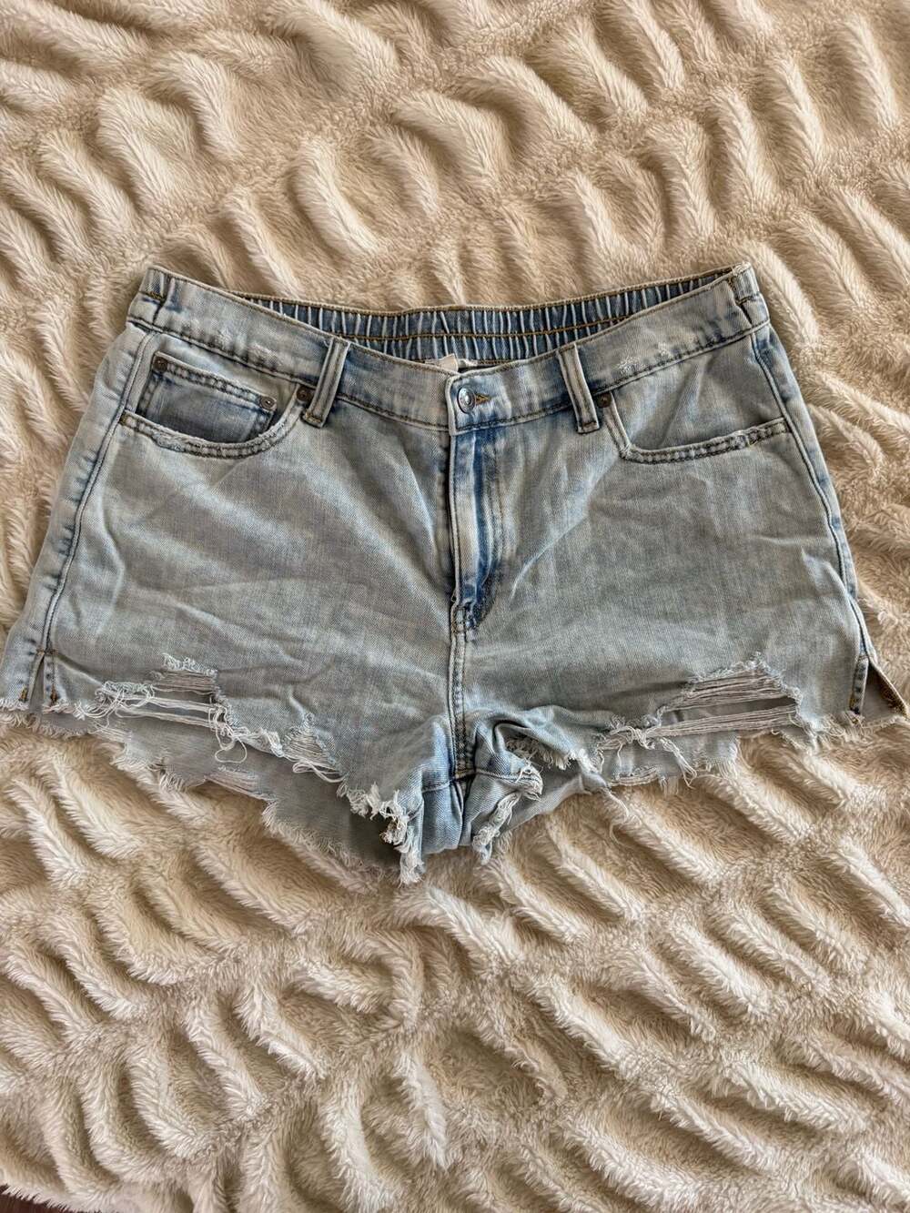 Aerie light wash high rise festival frayed raw hem denim shorts - Picture 2 of 4